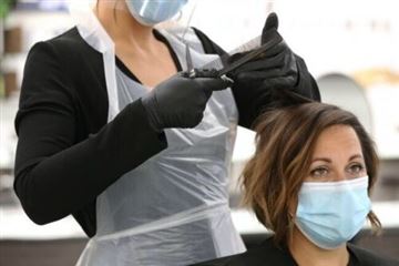 The benefits of using water proof aprons in barber stores